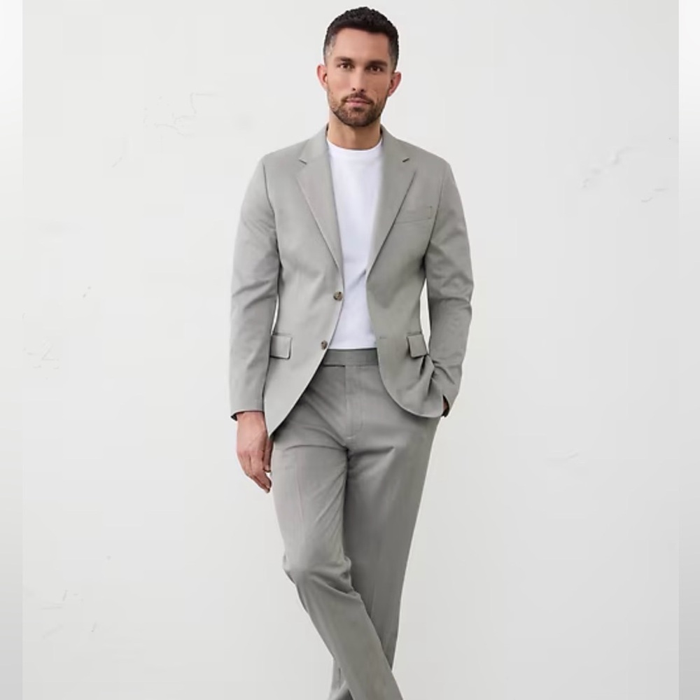 Banana Republic Light Gray Full Suit 40S. 34x30
